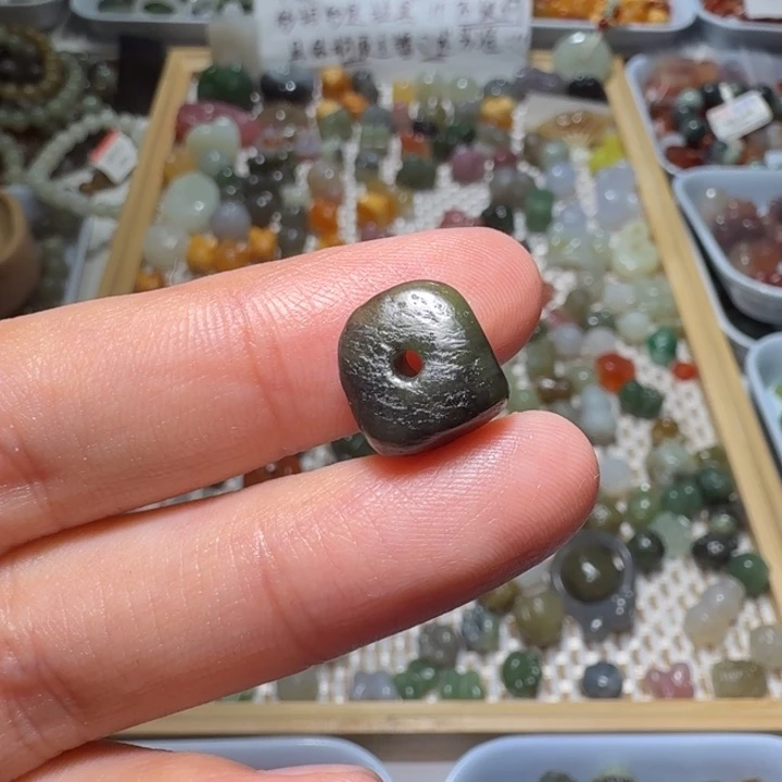 和田玉未镶嵌珠宝半成品