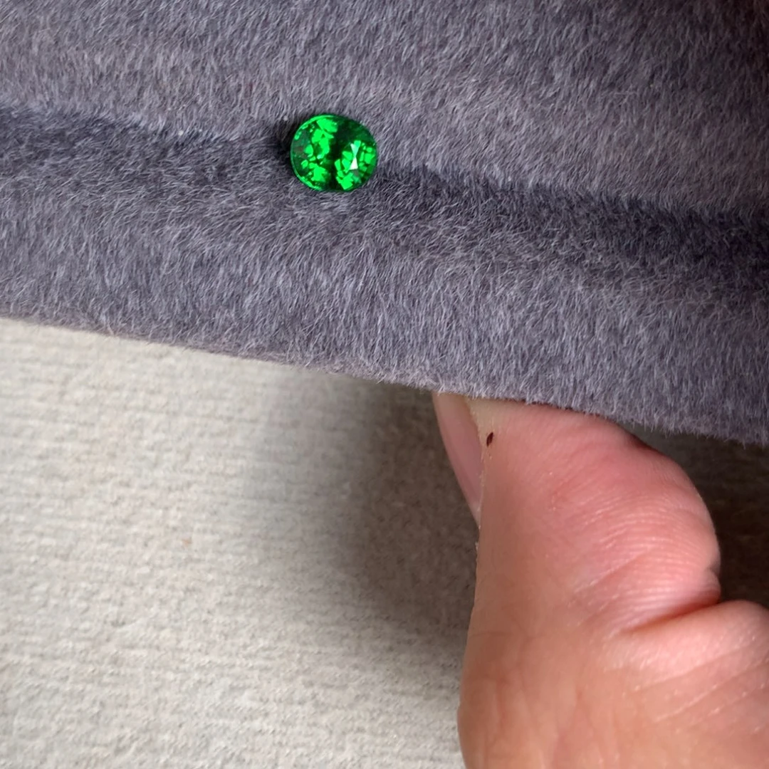 石榴石（沙弗莱）裸石未镶嵌1.06 卡扎尼绿