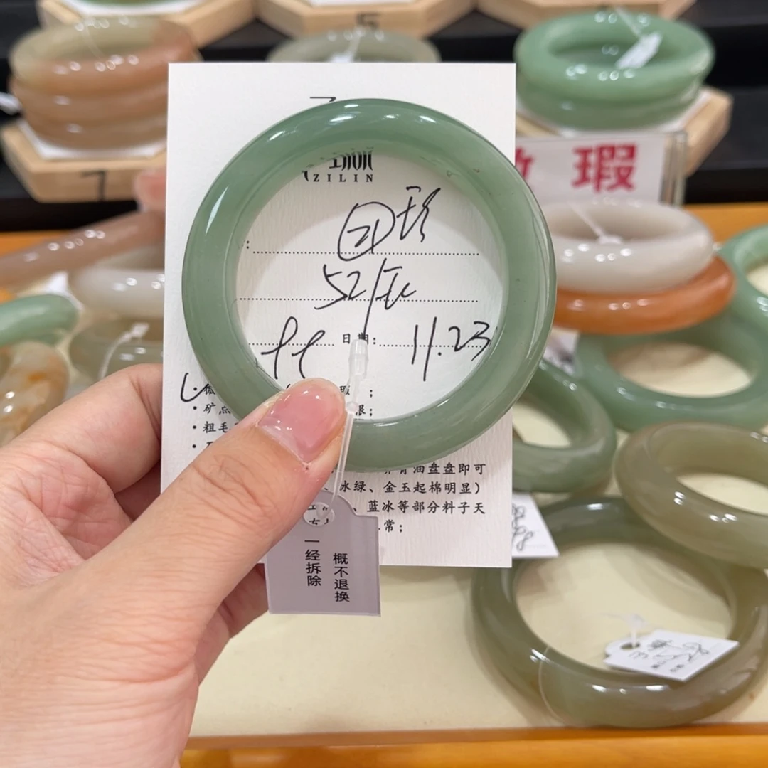 未镶嵌手镯石英质玉