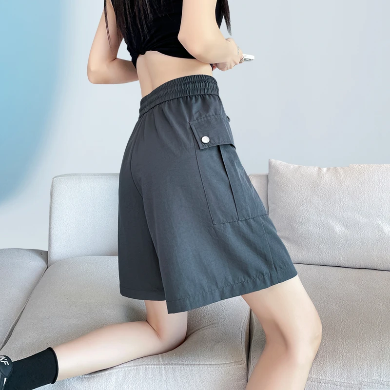 灰色松紧腰冰丝轻薄速干工装短裤女2025夏薄款休闲运动四分裤外穿