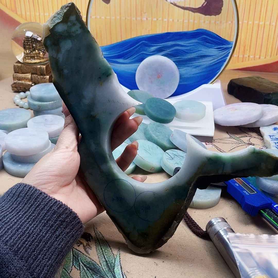 翡翠未镶嵌颈饰178……