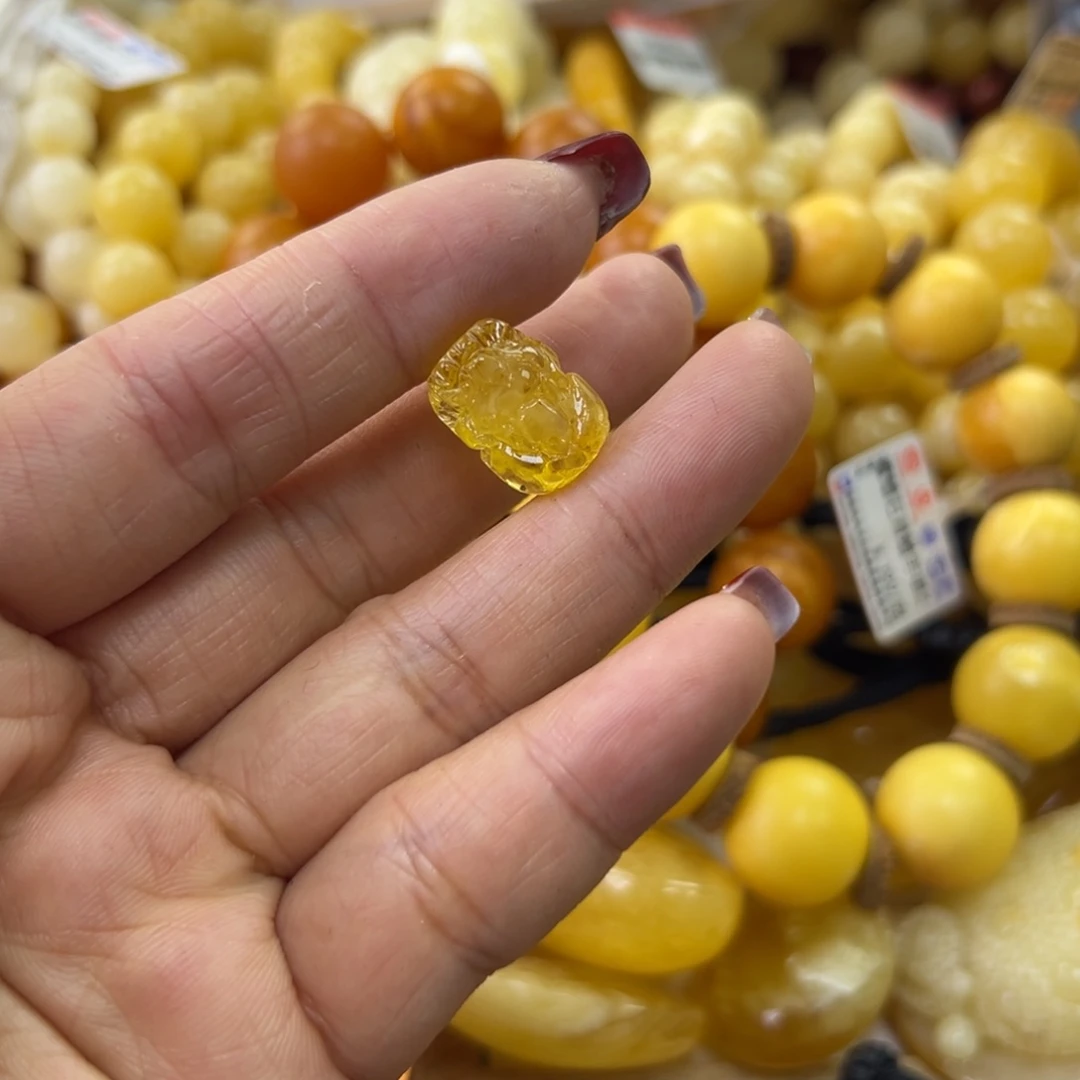 琥珀珠宝奇石未镶嵌