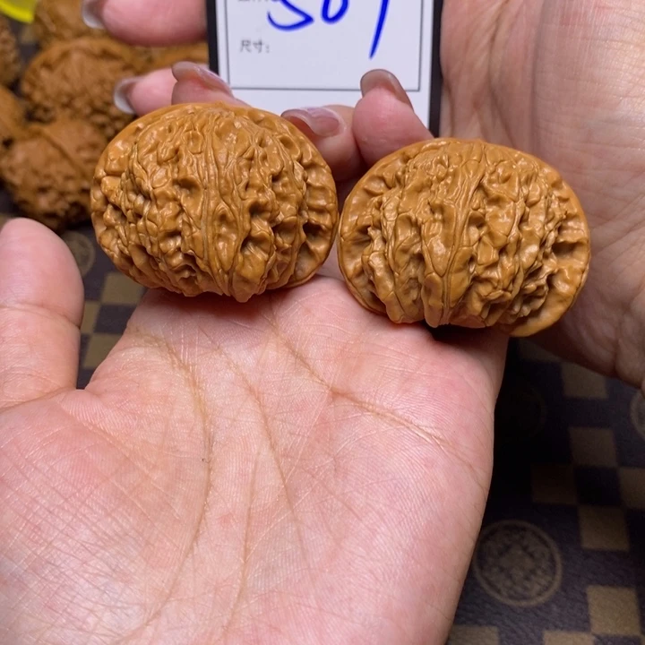 文玩核桃吊坠44白狮子567