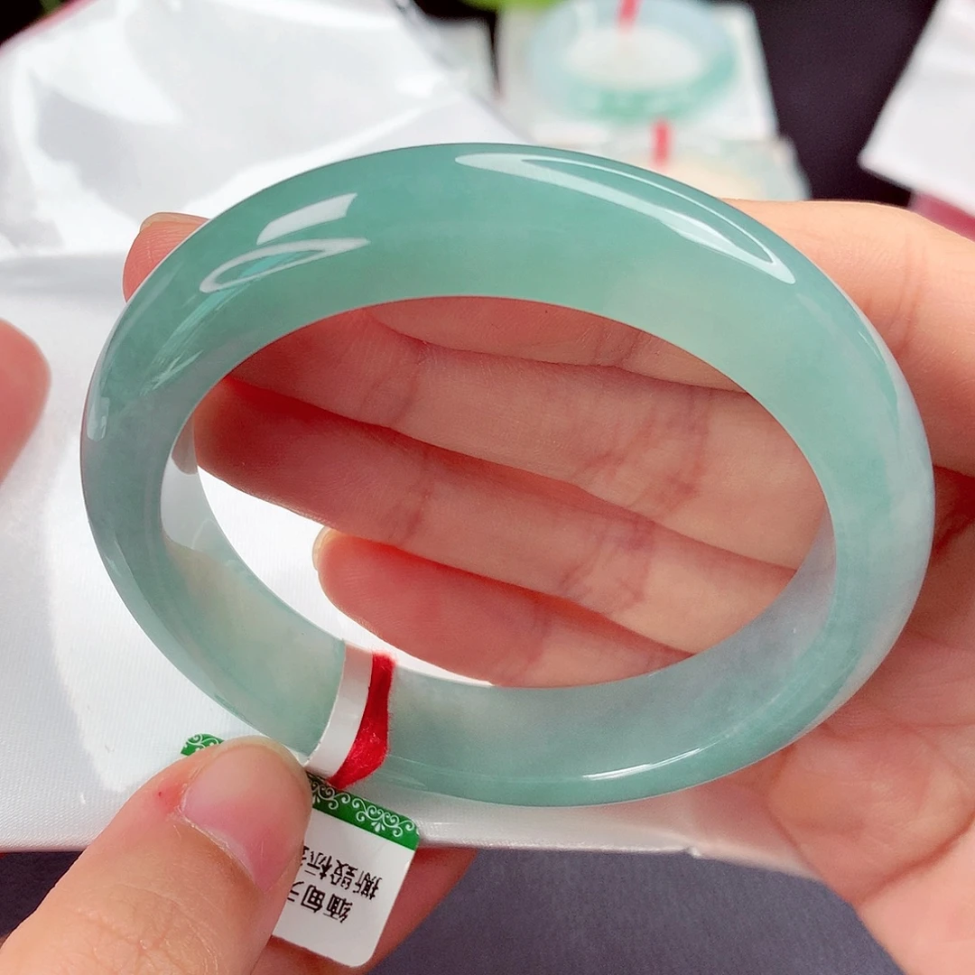 翡翠未镶嵌手镯海蓝之谜 深稳大气