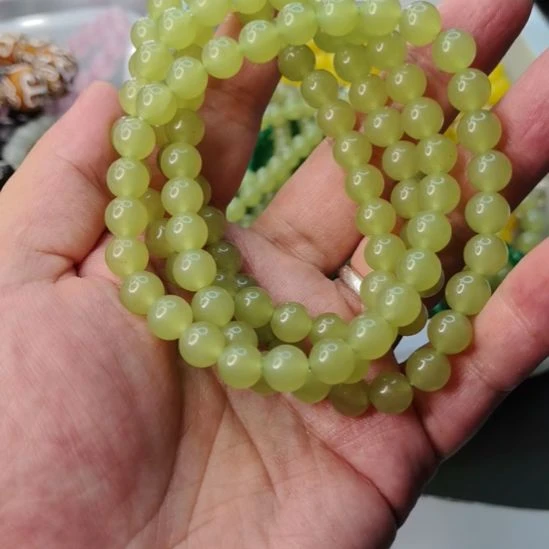 颈饰未镶嵌石英岩玉
