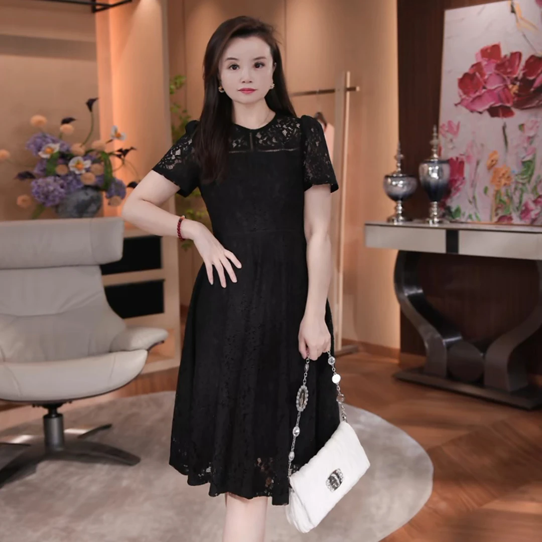 唯伊公馆夏季新款气质通勤圆领蕾丝镂空显瘦A摆优雅连衣裙98702