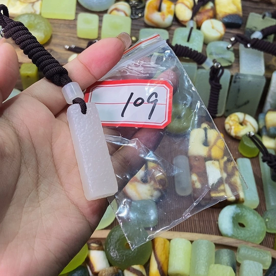 蛇纹石玉未镶嵌挂件都*命