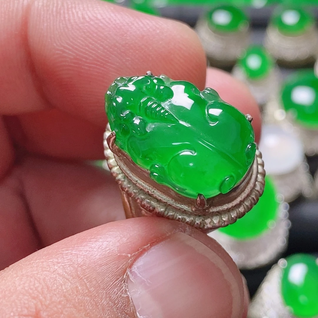 翡翠未镶嵌颈饰