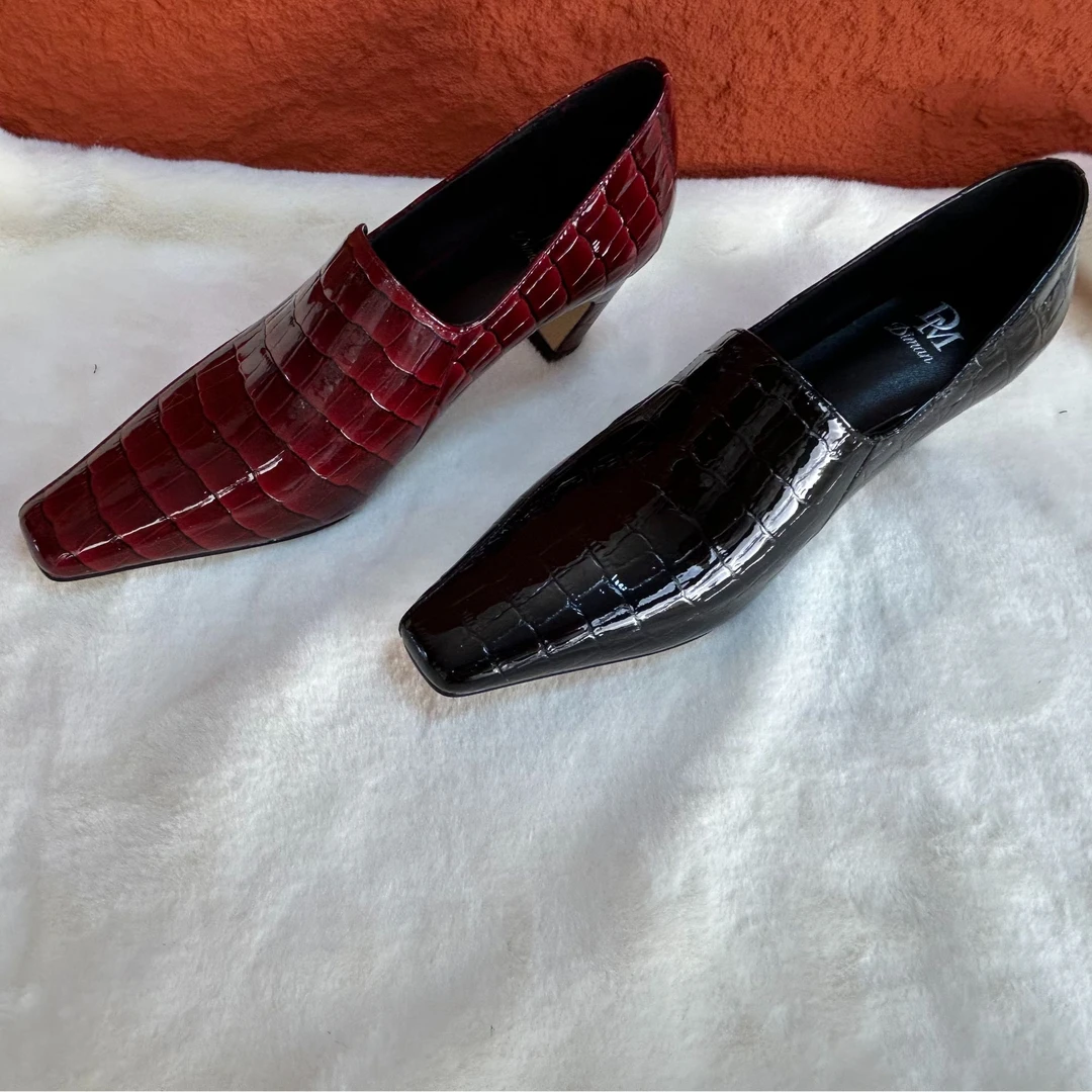 DM /粗跟5厘米方头气质压花石头纹真皮气质深口英伦风女鞋漆皮