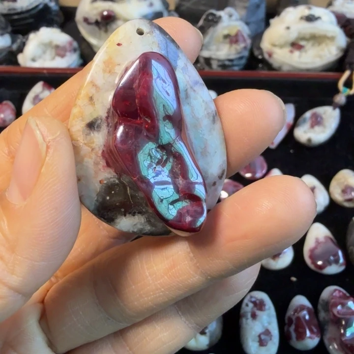 天然辰砂天然朱砂吊坠