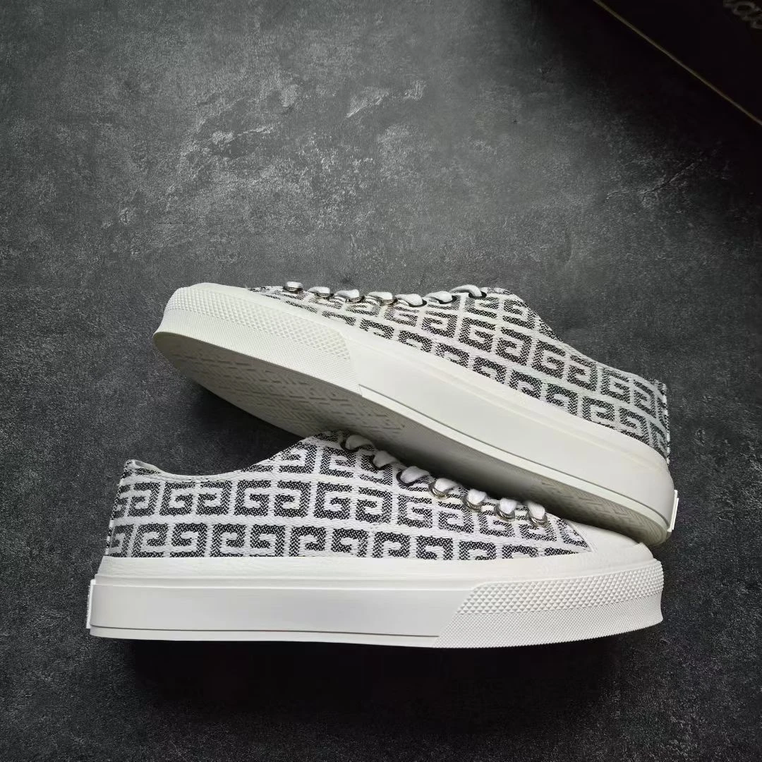 99新 Givenchy/纪梵希 39码 满印LOGO板鞋