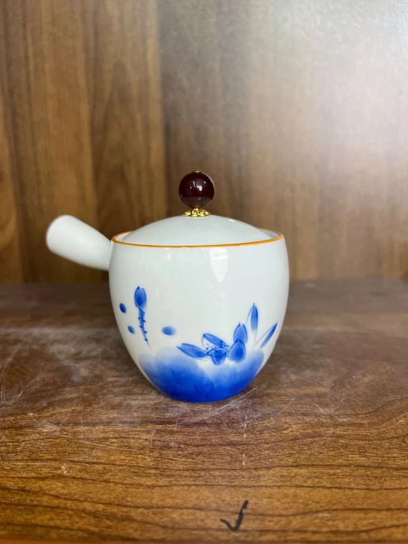 B013景德镇制陶瓷侧把壶 一件