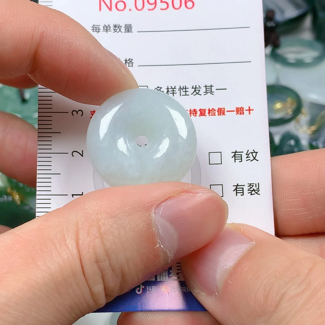 翡翠颈饰未镶嵌天然翡翠