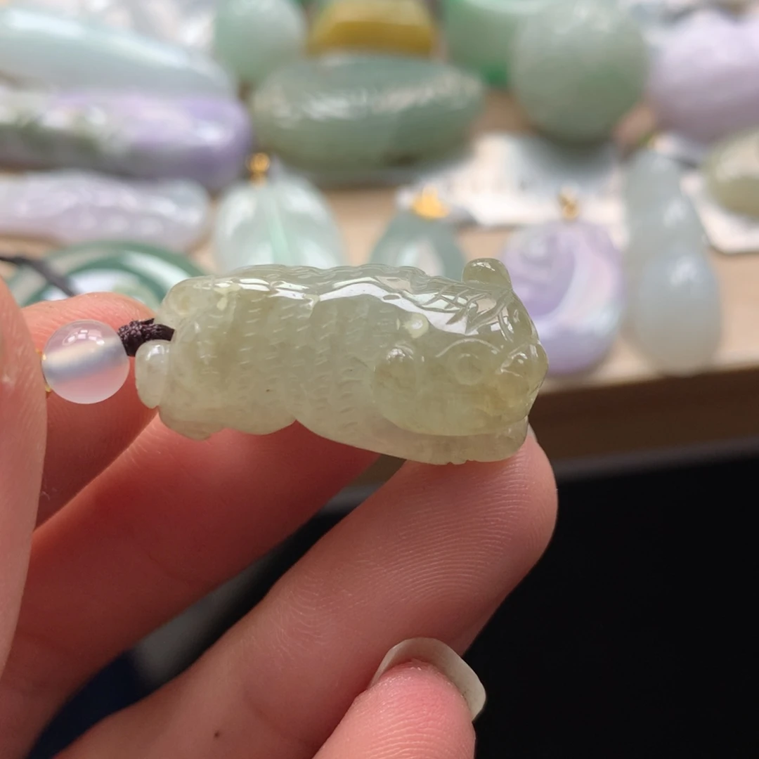 颈饰未镶嵌翡翠吊坠