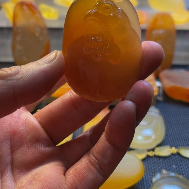 石英质玉未镶嵌颈饰甜**子