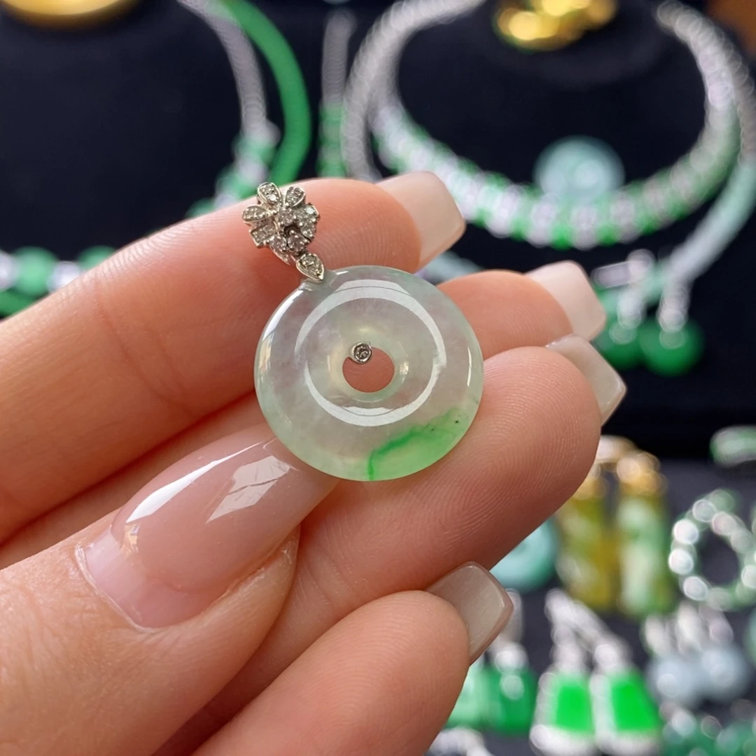 翡翠18K金镶嵌颈饰飘金丝绿甜甜圈