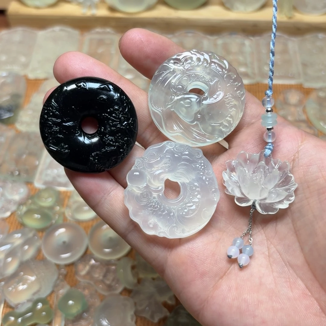 岫玉未镶嵌颈饰吊坠汀*