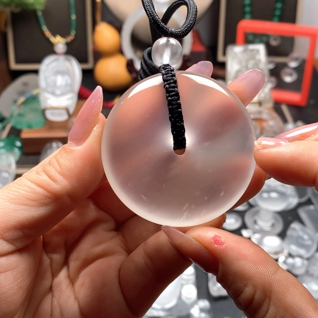 大***杨石英质玉未镶嵌颈饰