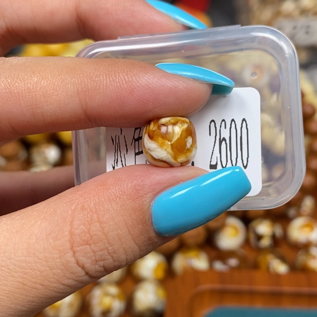 蜜蜡未镶嵌珠宝奇石2600