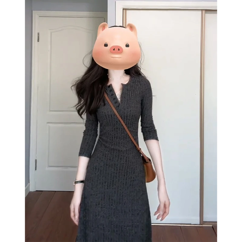 设计感针织连衣裙女2025早秋新款法式气质V领收腰显瘦中长款裙子