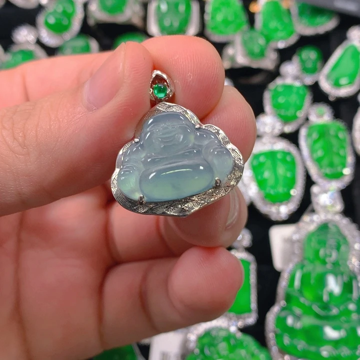 翡翠颈饰未镶嵌佛公