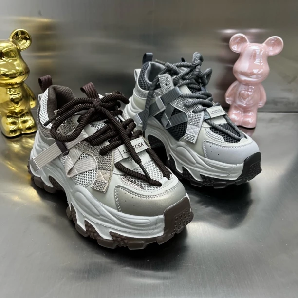 V06厚底休闲板鞋百搭网面女款女鞋复古ins潮流老爹鞋