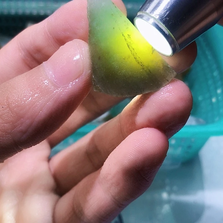 翡翠未镶嵌颈饰天然翡翠A货片料