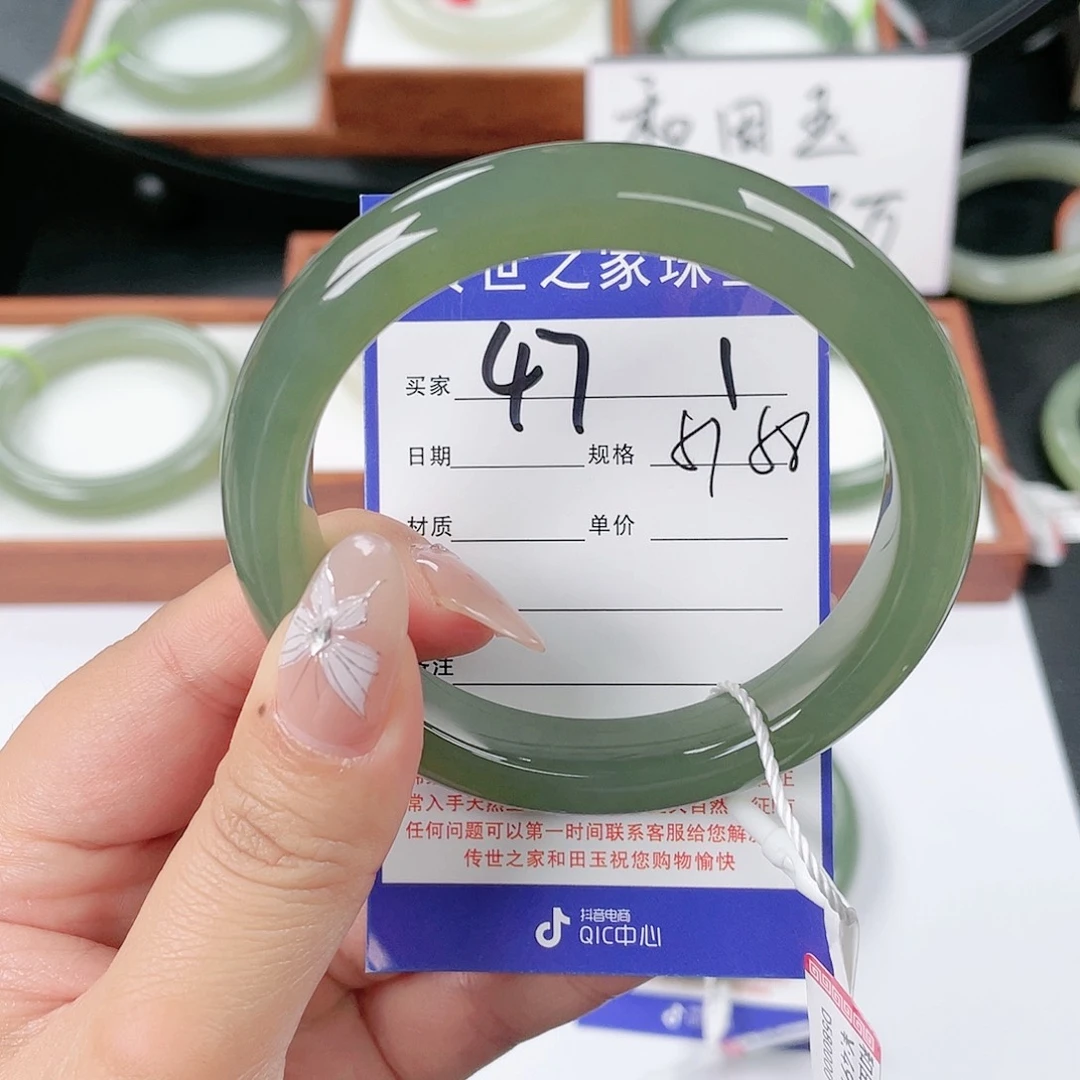 和田玉手镯未镶嵌