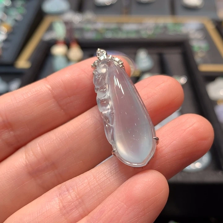 【闪购商品】颈饰18K金镶嵌翡翠翡翠
