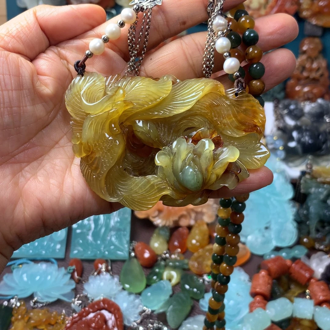 蛇纹石玉未镶嵌挂坠