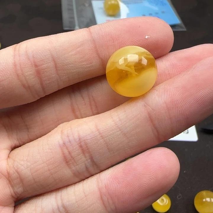 未镶嵌琥珀裸石天然66