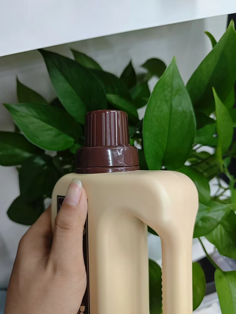 【言言分享绽+】玫瑰香氛洁净柔顺小方瓶洗衣液