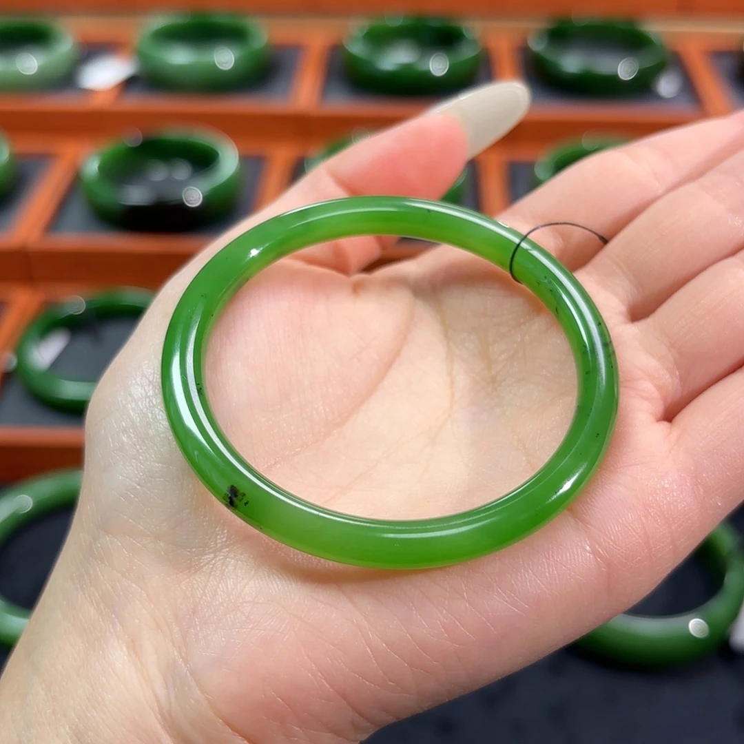 和田玉（碧玉）未镶嵌手镯苹果绿/高色阶