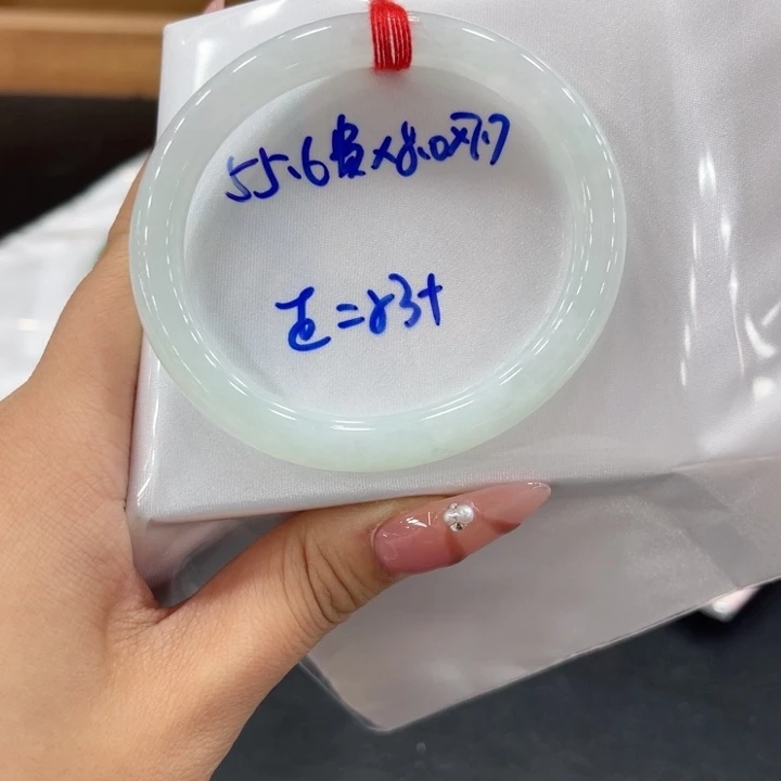 翡翠手镯未镶嵌翡翠