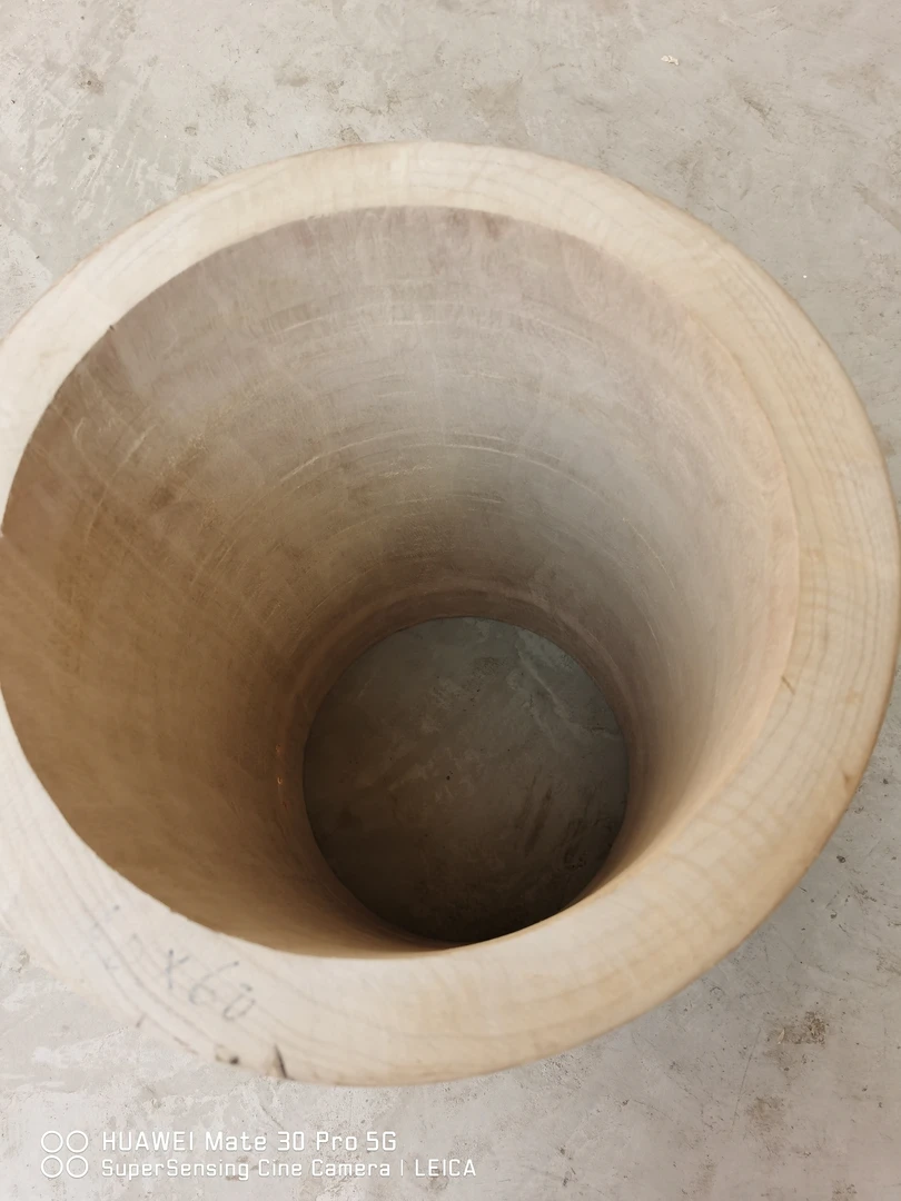 蜜蜂土养桶，内径40厘米，高61厘米，厚5厘米，送一个盖子养蜂蜂箱