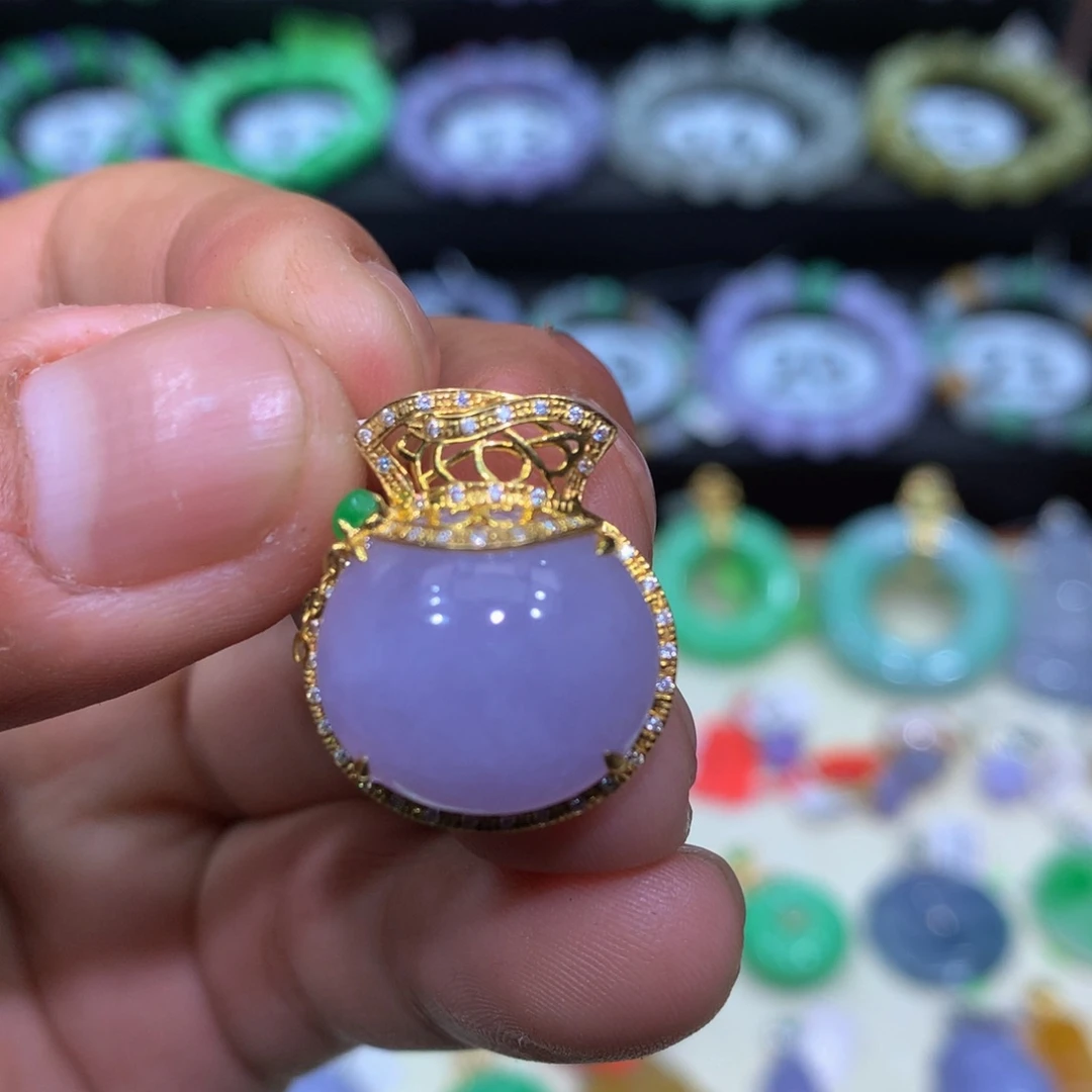 翡翠18K金镶嵌颈饰