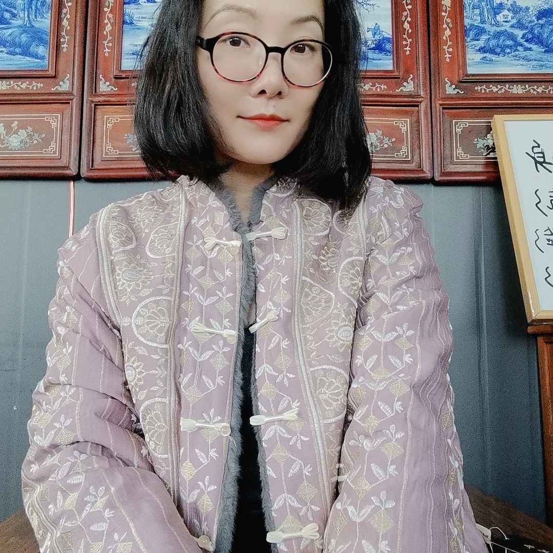 粉刺绣灰毛毛双面穿短外套Y2511193