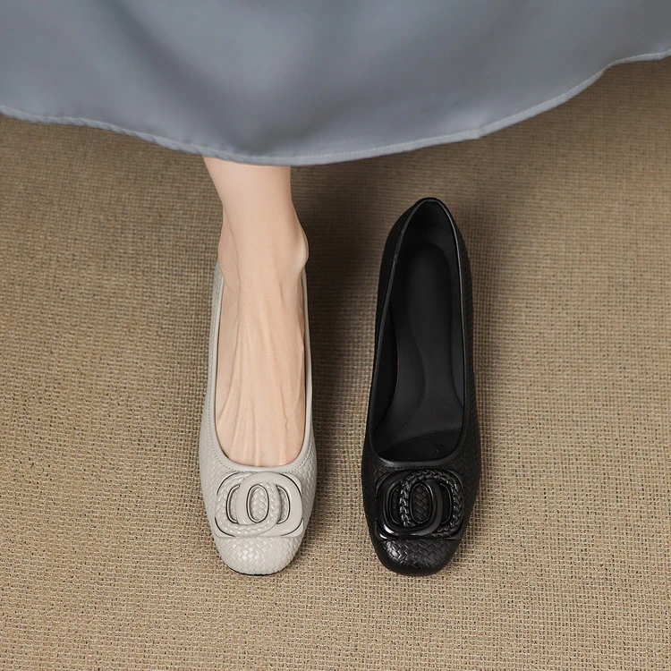 法式浅口单鞋女小众百搭圆头小皮鞋洋气扣件软底通勤女鞋