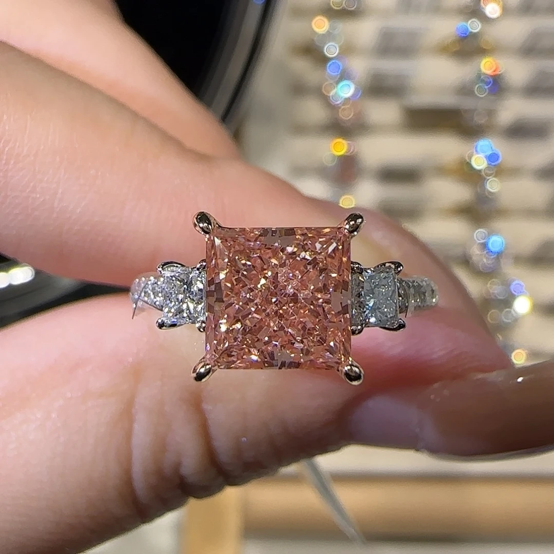 18K金镶嵌实验室培育钻石公主方三石2卡