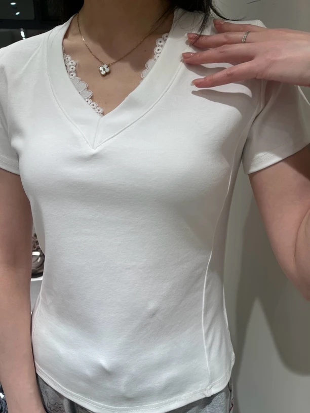 拼蕾丝v领收腰T恤