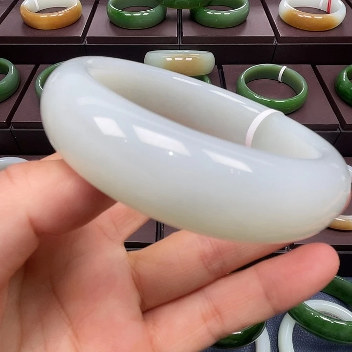 和田玉未镶嵌手镯