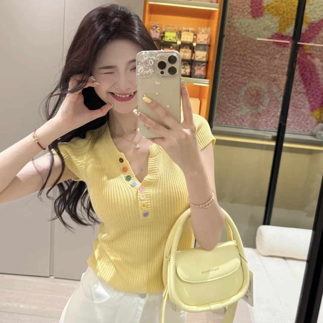 【现货】夏季韩版彩色纽扣V领小香风针织衫女减龄时尚别致显瘦上衣