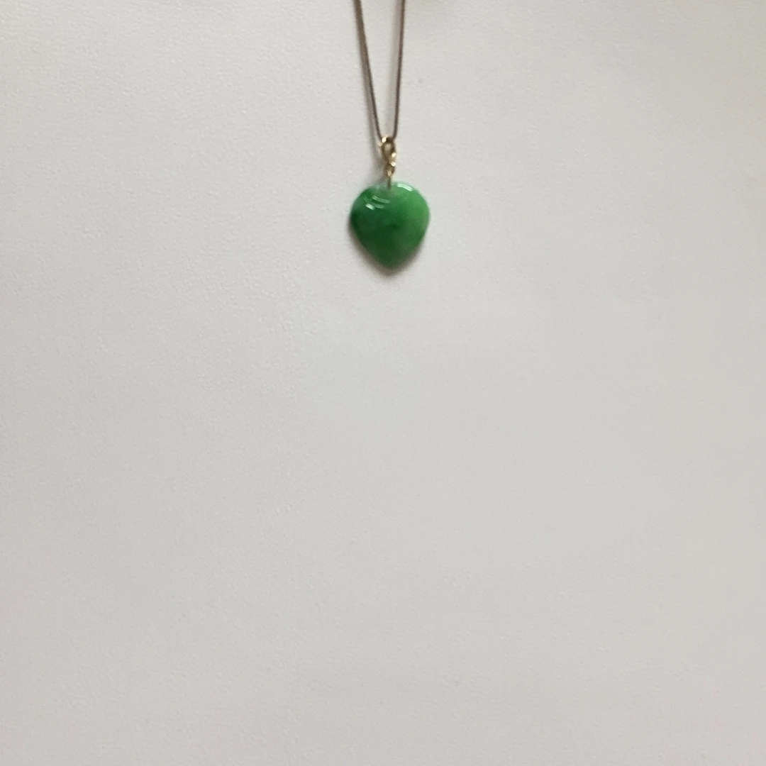 颈饰18K金镶嵌翡翠简单