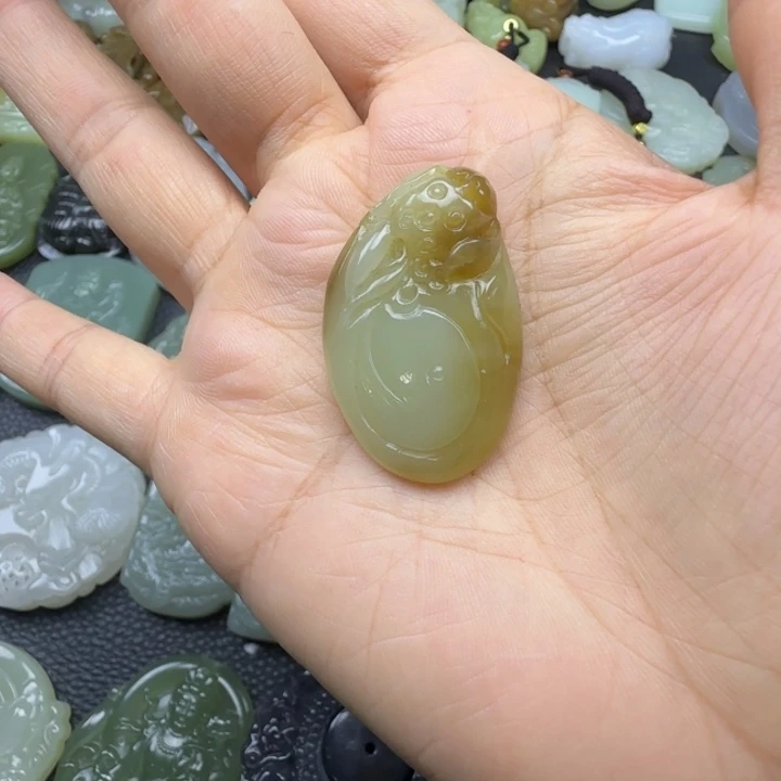 和田玉未镶嵌珠宝奇石