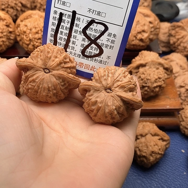 0***.桃核吊坠血麒麟狮子头40