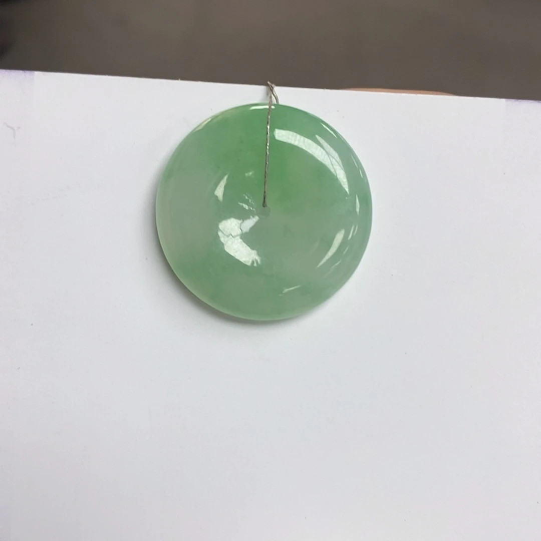 翡翠颈饰未镶嵌平安扣