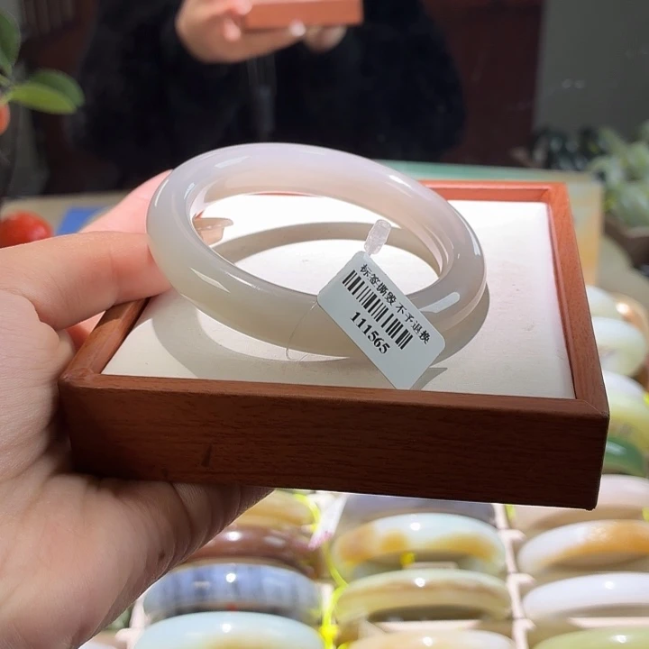 和田玉未镶嵌手镯55