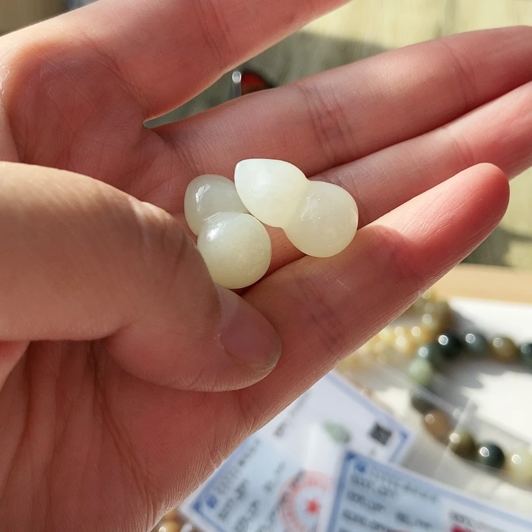 和田玉颈饰未镶嵌晴水葫芦