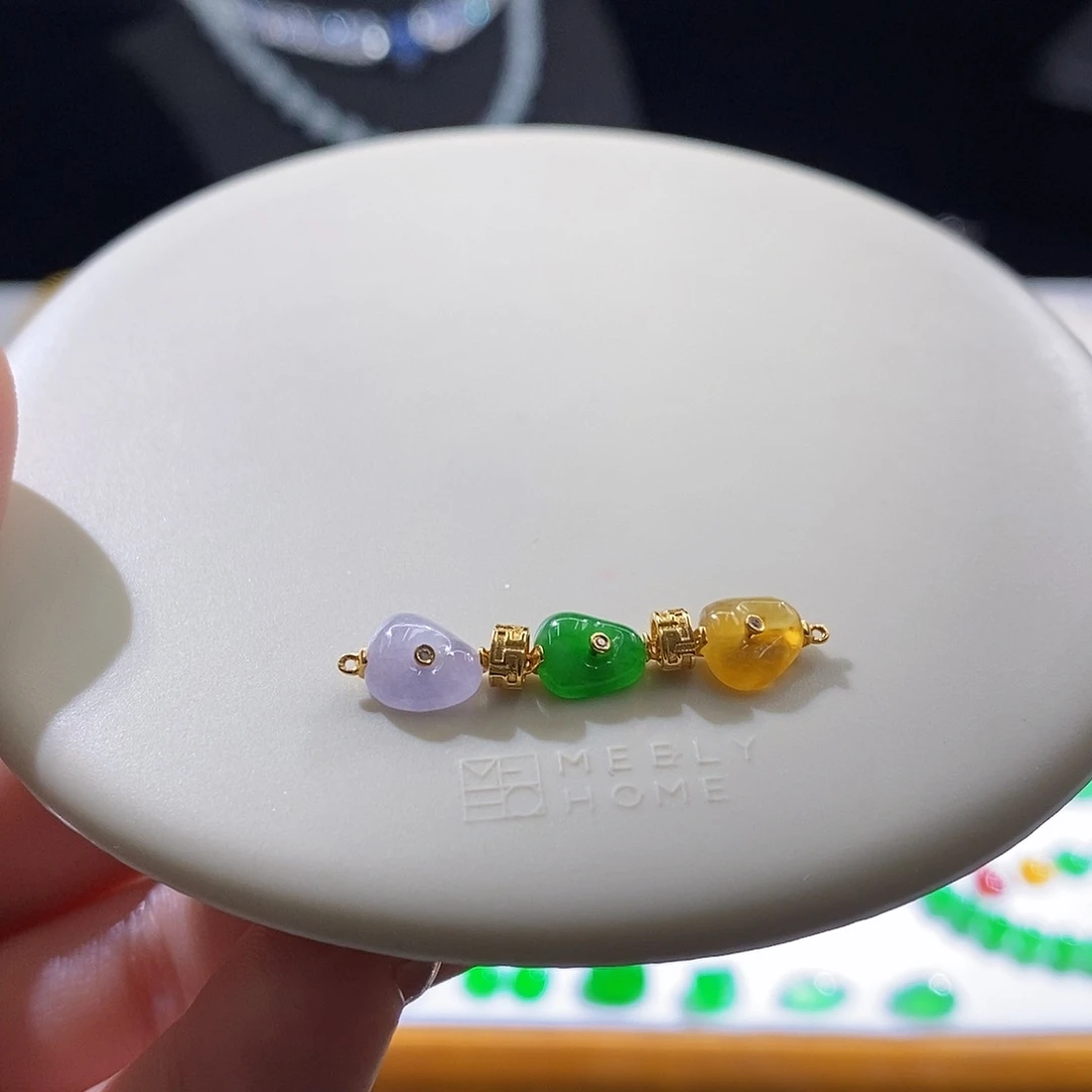 翡翠裸石酒窝一手
