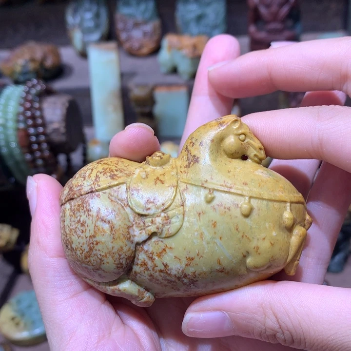 岫岩河磨玉（透闪石质玉）未镶嵌把件